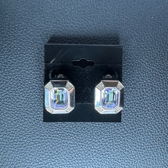 Vintage Christian Dior Aqua Blue crystal clip-on earrings - Picture 3 of 10